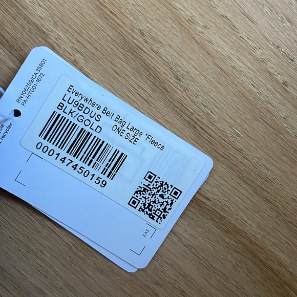 Lululemon NWT Everywhere 2L Fleece Belt Bag, includes reusable Lululemon bag - Picture 7 of 15